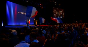 le Président-Candidat,Nicolas Sarkozy , hier soir à Nice pour son dernier meeting
