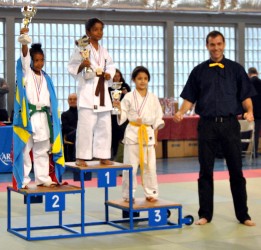 kenza podium