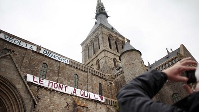 Le mont St Michel en grève