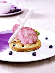 Financier Cassis Pistache - Crème anglaise Cassis situation