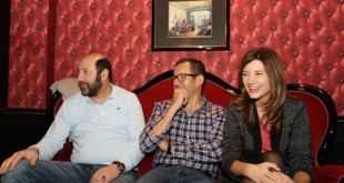L'équipe du film Supercondriaque de Dany Boon (au centre) en présence de Kad Merad (à gauche) et d'Alice Pol (à droite)
