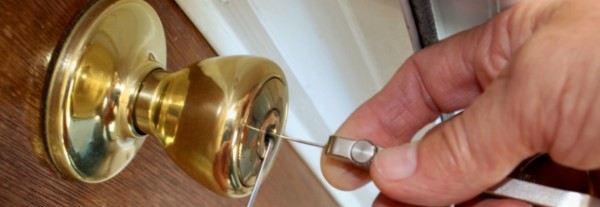 Ouverture d'une porte par un serrurier 2