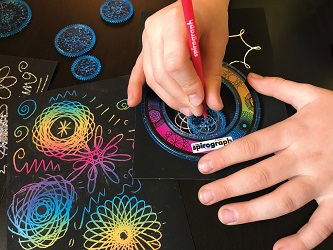 splash-toys-coffret-spirograph-Multicolore-pailleté-extrait splash-toys-coffret-spirograph-Multicolore-pailleté-extrait