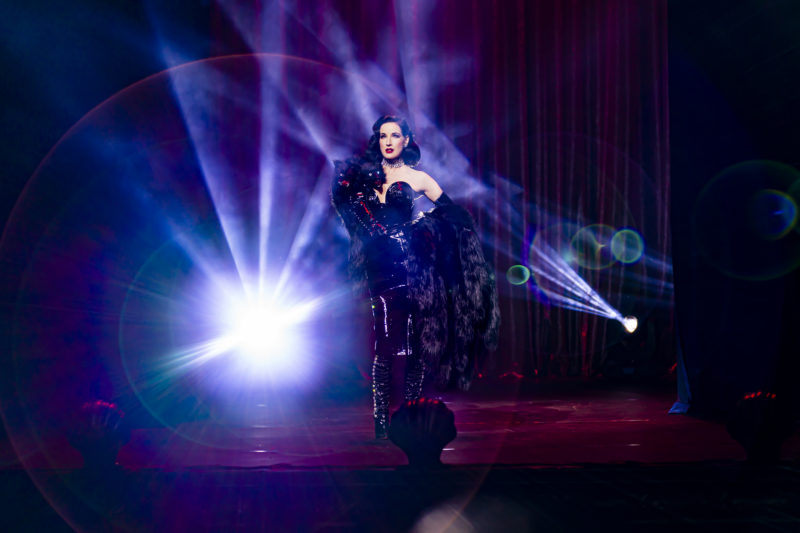 spectacle burlesque et strip tease