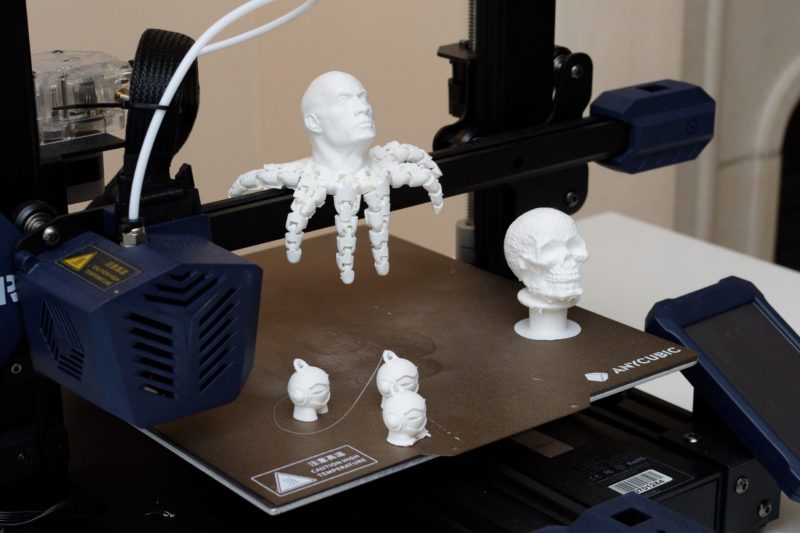Vous vous demandez comment construire une imprimante 3D complète à partir de rien ou en kit ? Alors, découvrez les instructions pour la création d'une imprimante 3D.