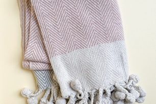 plaid-pompons-Le-Tattva