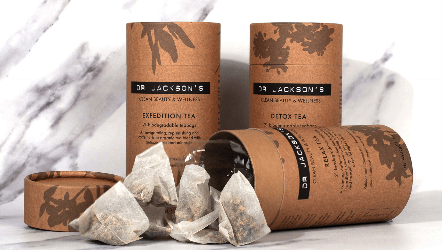 Boites d'infusions Dr Jackson's sur fond blanc avec des sachets de thé qui sortent d'une des boîtes