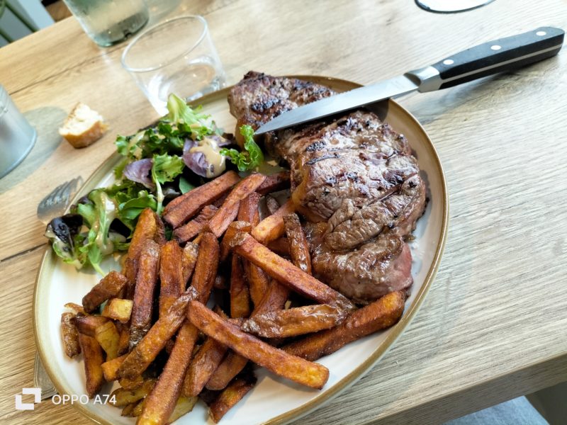 Entrecôte de l'Aubrac grillée et ses frites maison @JB Tournié