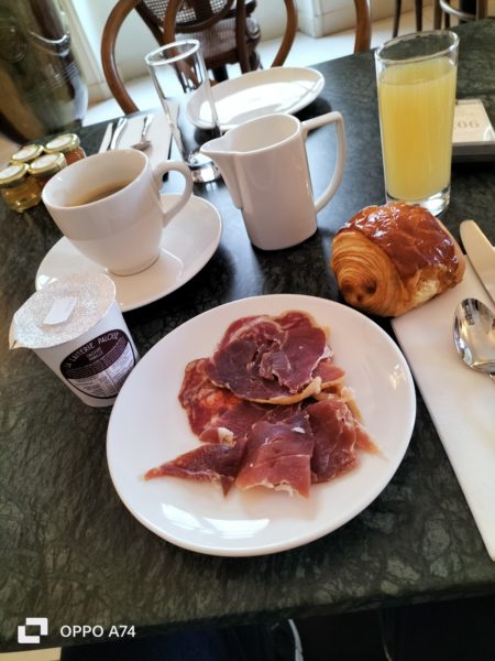 Pour bien commencer la journée Hôtel Bristol @JB Tournié