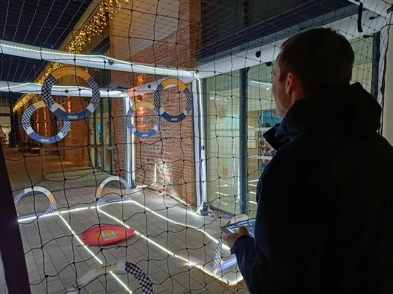 Animation-pilotage-drone-Imagindroneimation-parcours-pilotage-drone-mini-drones-interieur-exterieur.03