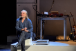 Stephan Eicher Seul en Scène : une drôle de machine à remonter le temps au Rond-Point !